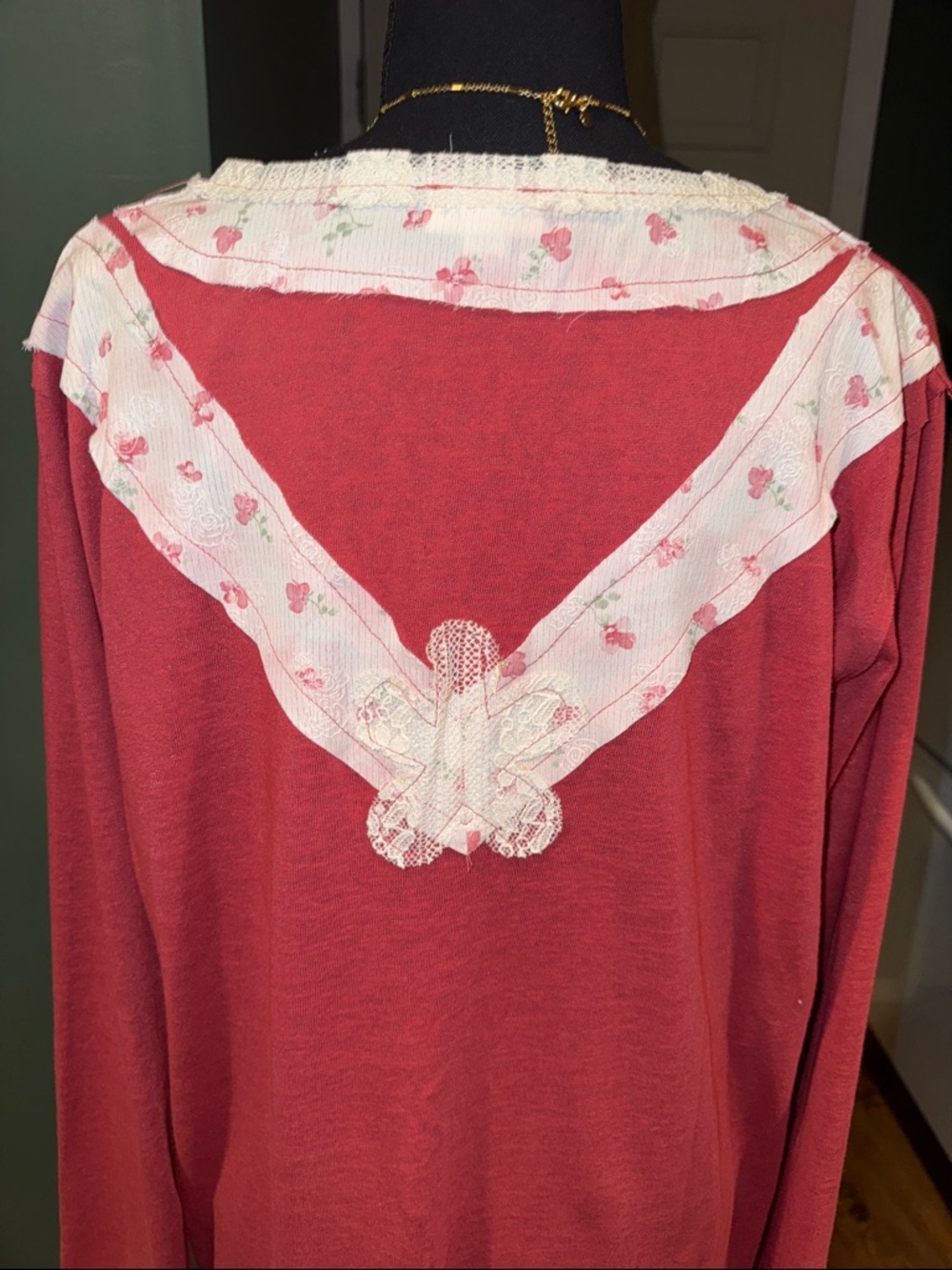 NWOT POL Coral Pink V-Neck Tunic with Lace Appliqué Sz M - Picture 6 of 8